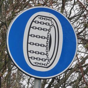 Gomme invernali, officine al lavoro