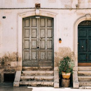 <span>Photo by <a href="https://unsplash.com/@gabiontheroad?utm_source=unsplash&utm_medium=referral&utm_content=creditCopyText">Gabriella Clare Marino</a> on <a href="https://unsplash.com/s/photos/italian-southern?utm_source=unsplash&utm_medium=referral&utm_content=creditCopyText">Unsplash</a></span> Meridione