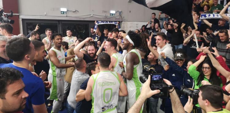 la dinamo con i propri tifosi la dinamo con i propri tifosi