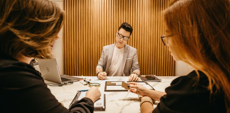 <span>Photo by <a href="https://unsplash.com/@jonathanborba?utm_source=unsplash&utm_medium=referral&utm_content=creditCopyText">Jonathan Borba</a> on <a href="https://unsplash.com/s/photos/recruitment?utm_source=unsplash&utm_medium=referral&utm_content=creditCopyText">Unsplash</a></span> Assunzioni