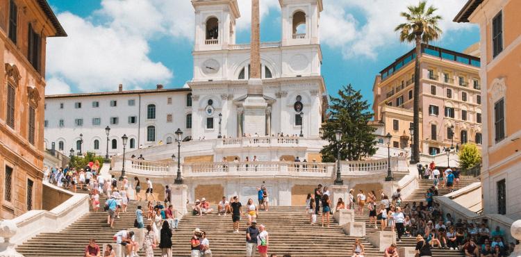 <span>Photo by <a href="https://unsplash.com/@kalimullin?utm_source=unsplash&utm_medium=referral&utm_content=creditCopyText">Ilnur Kalimullin</a> on <a href="https://unsplash.com/s/photos/tourism?utm_source=unsplash&utm_medium=referral&utm_content=creditCopyText">Unsplash</a></span> Turismo in Italia