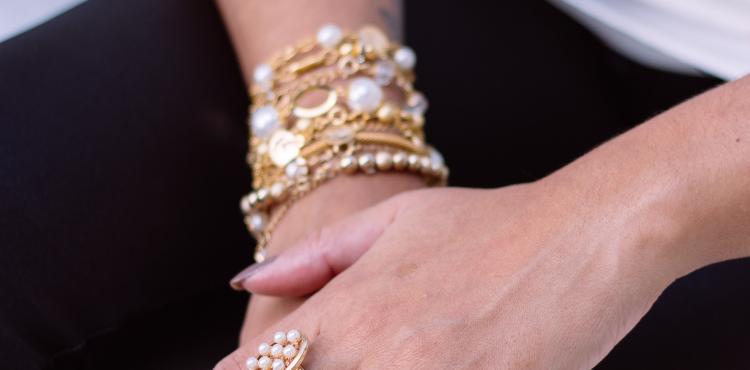 <span>Photo by <a href="https://unsplash.com/@cantoinette?utm_source=unsplash&utm_medium=referral&utm_content=creditCopyText">Camilla Carvalho</a> on <a href="https://unsplash.com/s/photos/jewellery?utm_source=unsplash&utm_medium=referral&utm_content=creditCopyText">Unsplash</a></span> Export