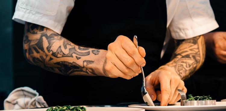 <span>Photo by <a href="https://unsplash.com/@sebastiancoman?utm_source=unsplash&utm_medium=referral&utm_content=creditCopyText">Sebastian Coman Photography</a> on <a href="https://unsplash.com/s/photos/chef?utm_source=unsplash&utm_medium=referral&utm_content=creditCopyText">Unsplash</a></span> Ristorazione