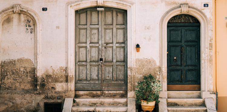 <span>Photo by <a href="https://unsplash.com/@gabiontheroad?utm_source=unsplash&utm_medium=referral&utm_content=creditCopyText">Gabriella Clare Marino</a> on <a href="https://unsplash.com/s/photos/italian-southern?utm_source=unsplash&utm_medium=referral&utm_content=creditCopyText">Unsplash</a></span> Meridione