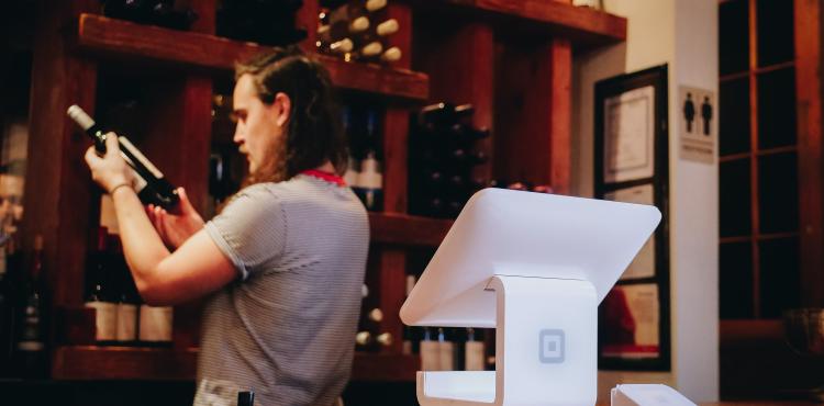 <span>Photo by <a href="https://unsplash.com/@impatrickt?utm_source=unsplash&utm_medium=referral&utm_content=creditCopyText">Patrick Tomasso</a> on <a href="https://unsplash.com/s/photos/commerce?utm_source=unsplash&utm_medium=referral&utm_content=creditCopyText">Unsplash</a></span> Commercio