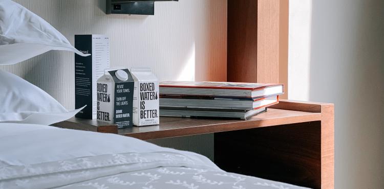 Photo by <a href="https://unsplash.com/@boxedwater?utm_source=unsplash&utm_medium=referral&utm_content=creditCopyText">Boxed Water Is Better</a> on <a href="https://unsplash.com/s/photos/hotel?utm_source=unsplash&utm_medium=referral&utm_content=creditCopyText">Unsplash</a> Alberghi
