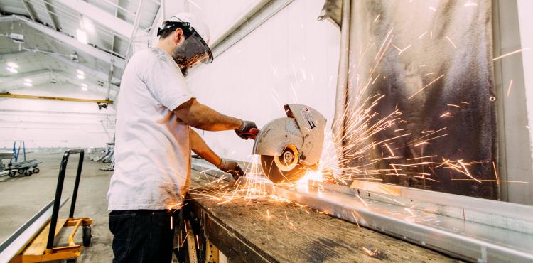 Photo by <a href="https://unsplash.com/@michaelwb?utm_source=unsplash&utm_medium=referral&utm_content=creditCopyText">Michael Browning</a> on <a href="https://unsplash.com/s/photos/worker?utm_source=unsplash&utm_medium=referral&utm_content=creditCopyText">Unsplash</a> Lavoro