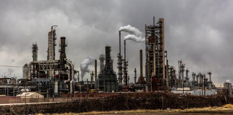 Photo by <a href="https://unsplash.com/@worldsbetweenlines?utm_source=unsplash&utm_medium=referral&utm_content=creditCopyText">Patrick Hendry</a> on <a href="https://unsplash.com/s/photos/industries?utm_source=unsplash&utm_medium=referral&utm_content=creditCopyText">Unsplash</a> Industria