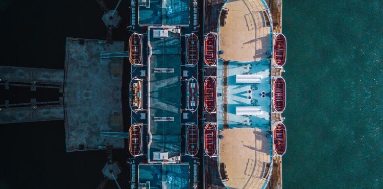 Photo by <a href="https://unsplash.com/@jsilll?utm_source=unsplash&utm_medium=referral&utm_content=creditCopyText">João Silveira</a> on <a href="https://unsplash.com/s/photos/transport?utm_source=unsplash&utm_medium=referral&utm_content=creditCopyText">Unsplash</a> Trasporti