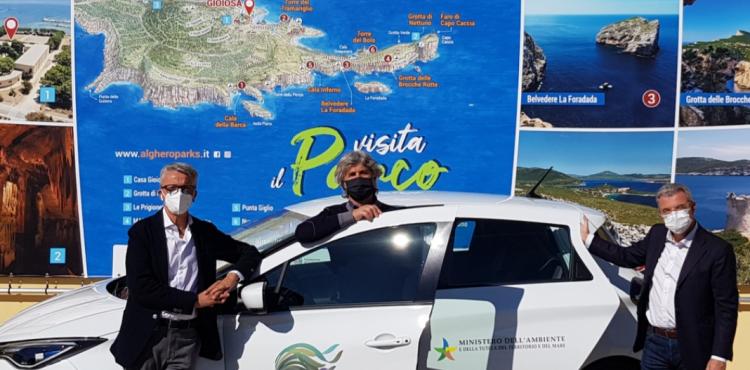 un'auto elettrica del Parco di Porto Conte