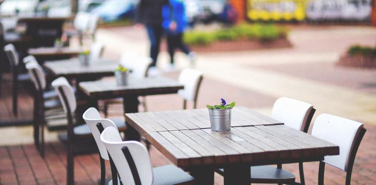 Tavolioni all'aperto